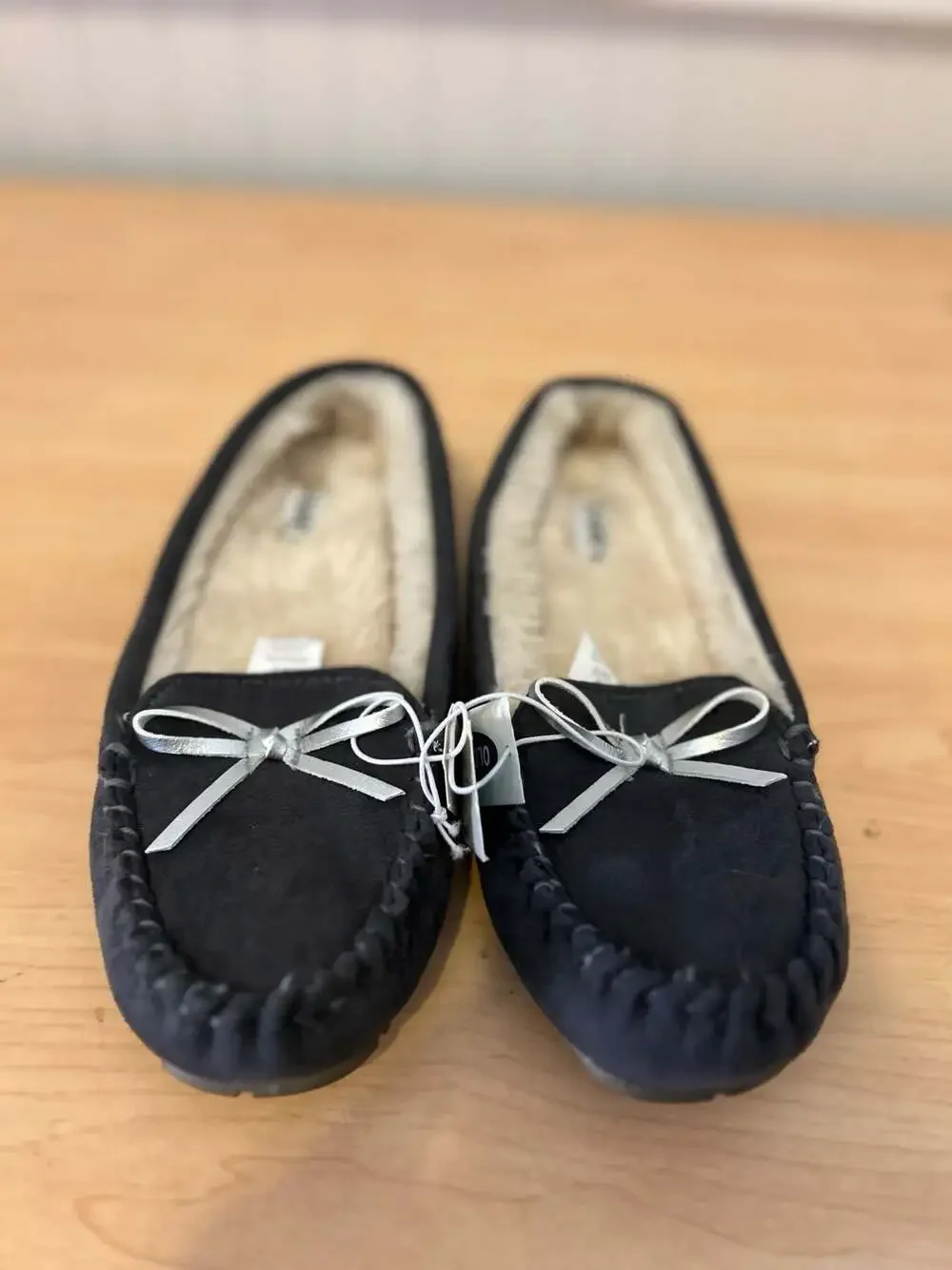 Kids Old Navy Sherpa Moc Slippers in Cast Iron with Silver Bow